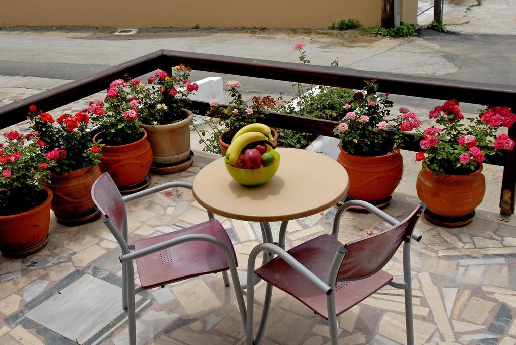 Pension Kyriakos Plakiás Exterior foto