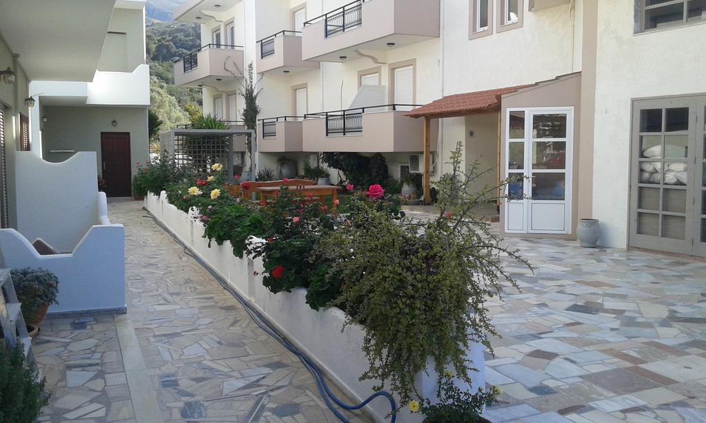 Pension Kyriakos Plakiás Exterior foto